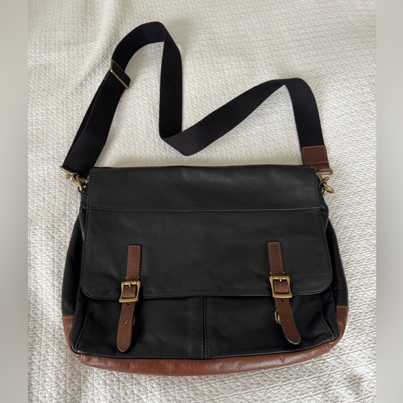 Fossil Other - Fossil leather messenger bag laptop bag Soft black leather brown leather trim